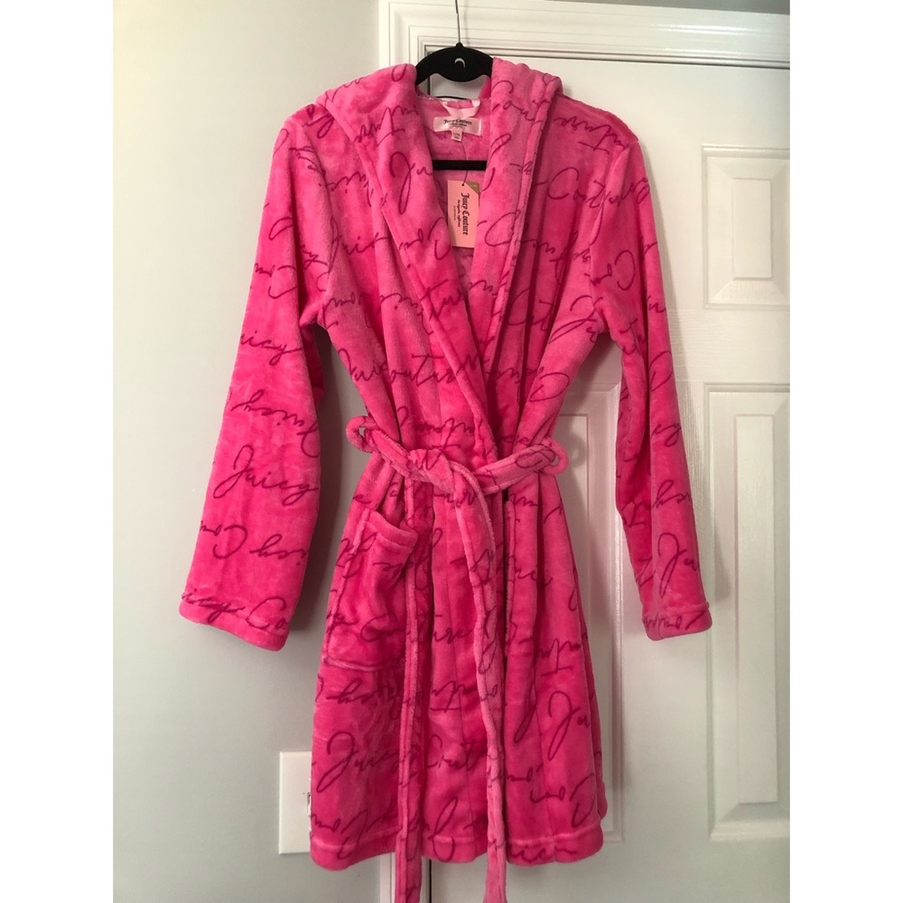 Boujee Juicy Couture Fuzzy Pink Cursive Print Hooded Robe